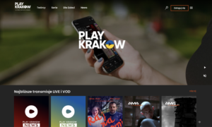 Aplikacja Play Kraków na smartfonie w dłoni użytkownika, transmisje live i VOD